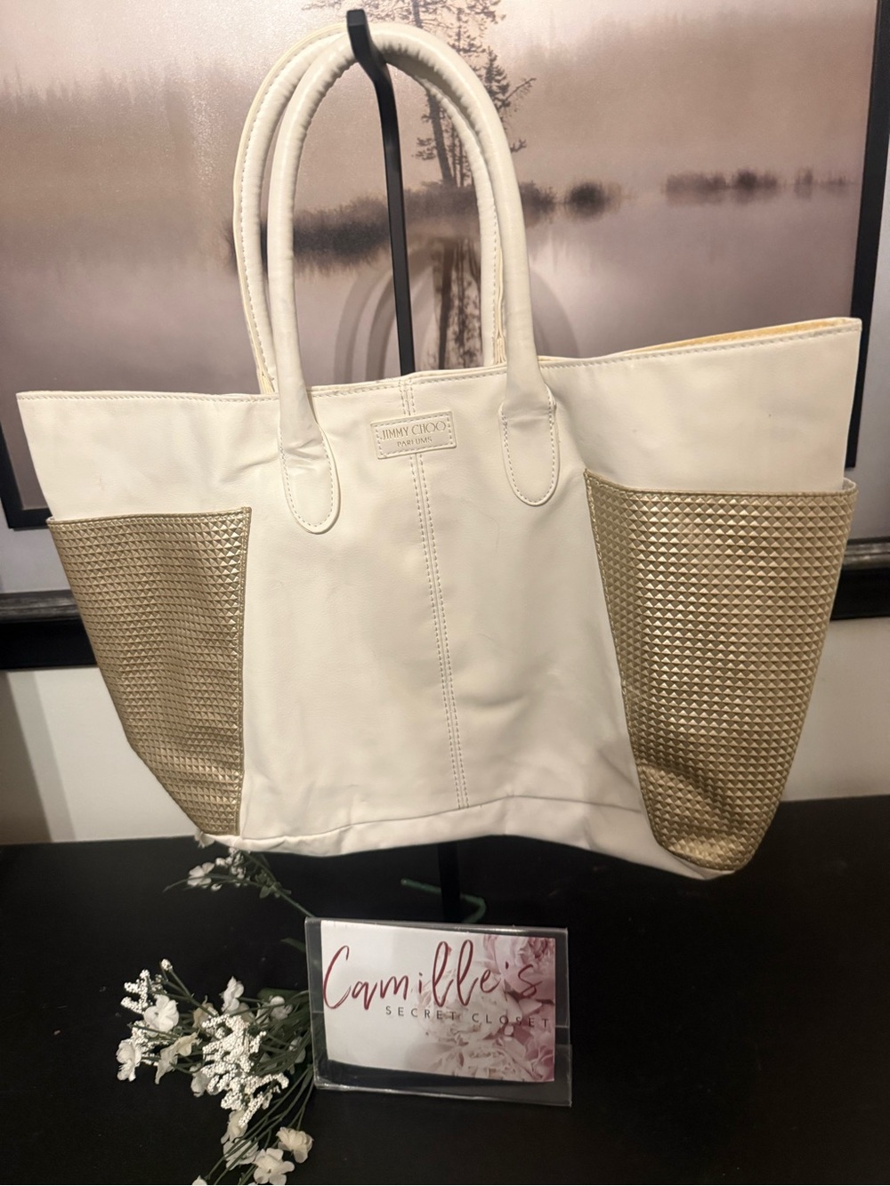 Jimmy Choo parfume White Tote with Gold Textured Side Panels